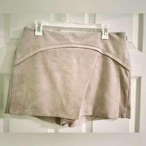 BCBG MAXAZRIA Codie Faux-Suede Skort Tan(Beige)- Size M